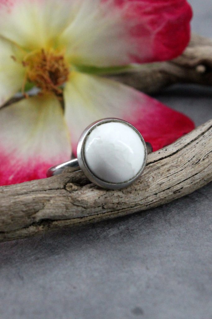 Bague sertie Howlite 10mm
