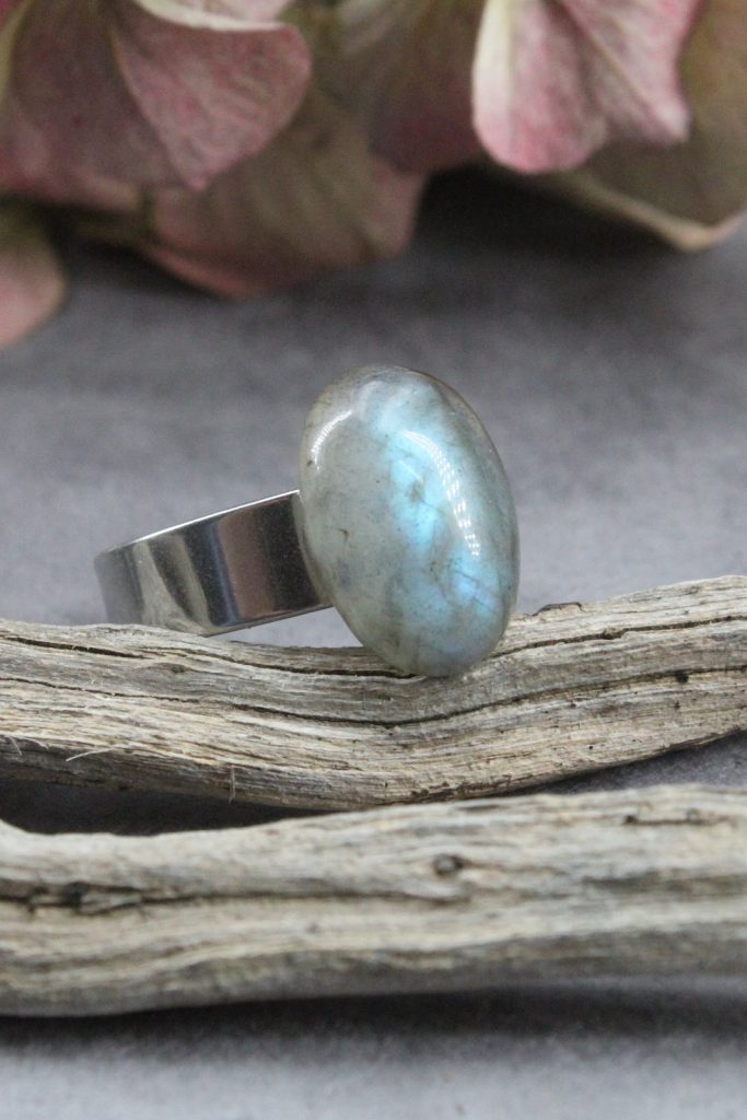 Bague cabochon labradorite ovale
