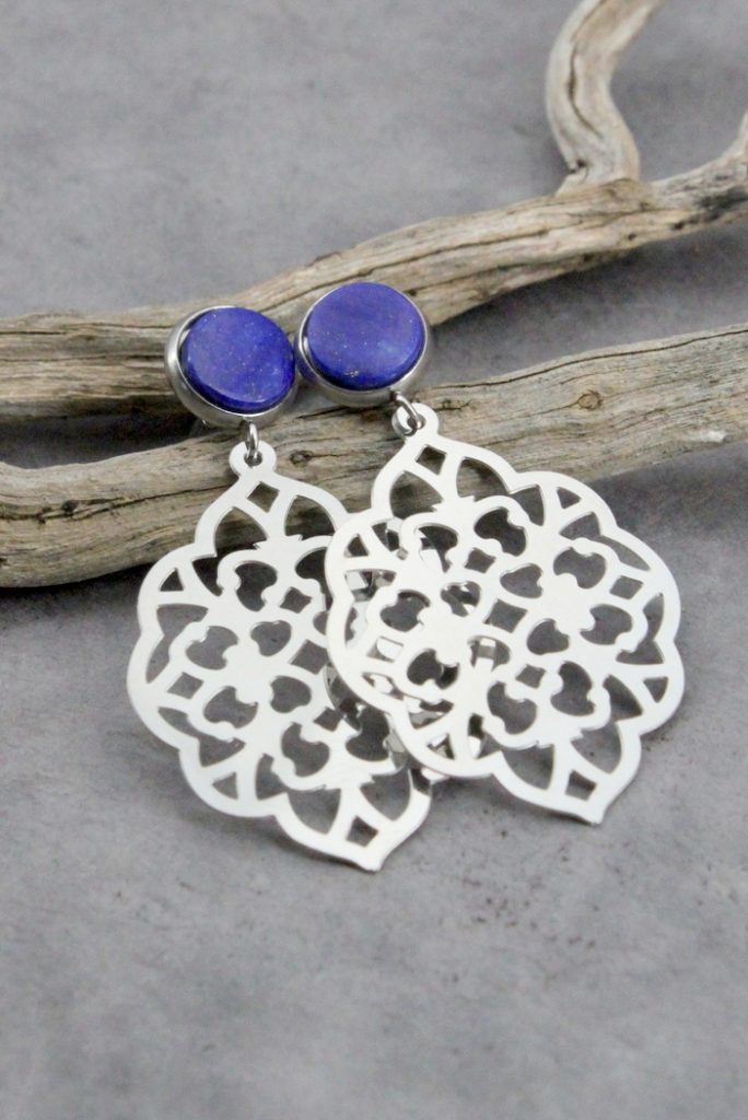 boucles d’oreilles lapis lazuli avec pendentif feuille ajourée en acier inoxydable