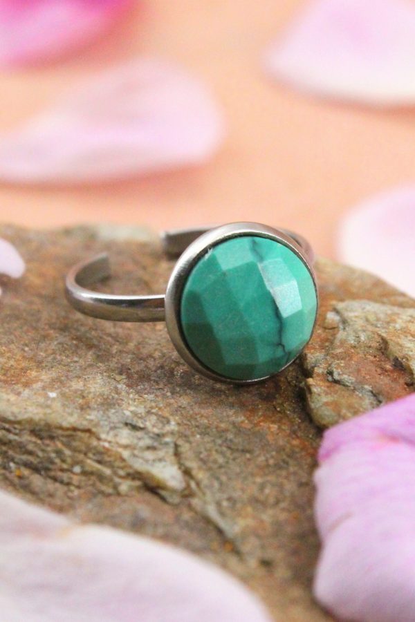 Bague en turquoise facettée 10mm, sertie sur acier inoxydable