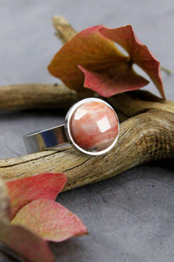 Bague en rhodochrosite facettée 10mm