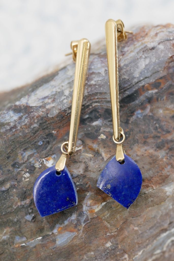 boucles d’oreilles en lapis lazuli et acier doré élégantes et raffinées
