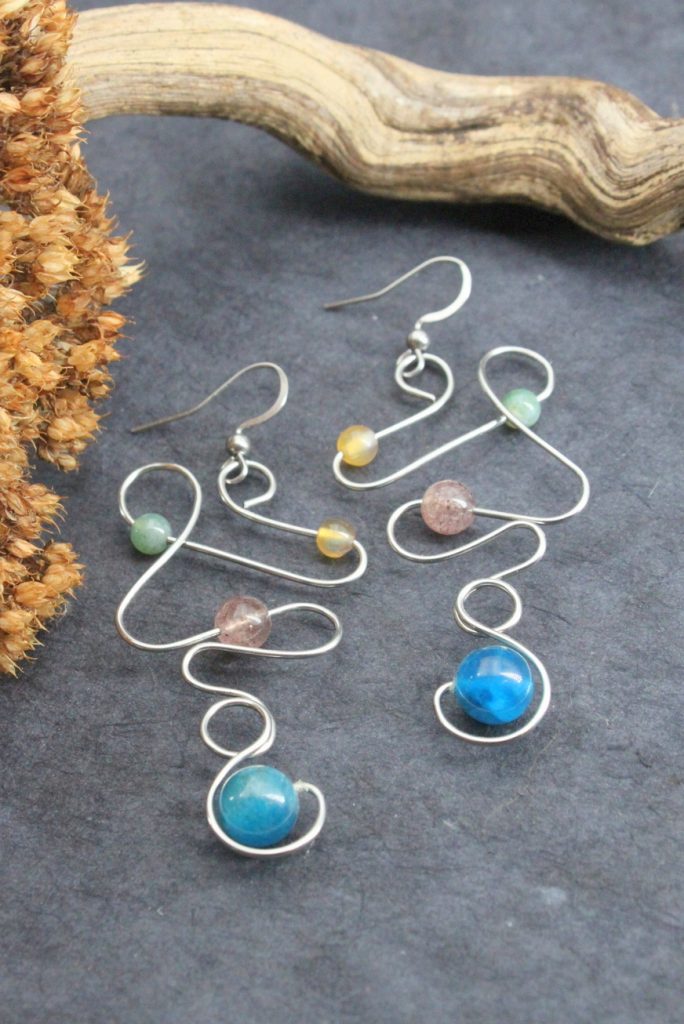 boucles d’oreilles arabesques acier inoxydable avec apatite, quartz fraise et agate indienne